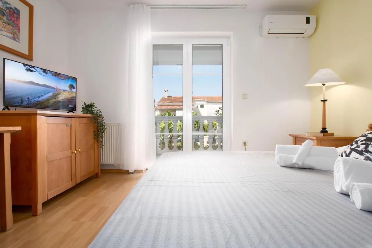 Villa Lucija Pjescana Uvala 0*,  Croazia